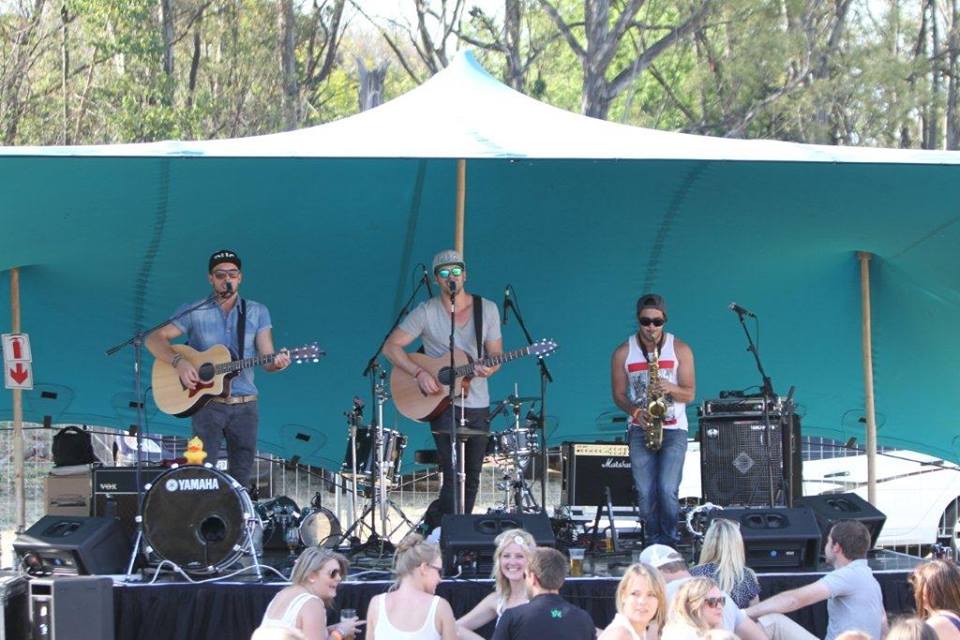 10672312_448060375333752_2677987419334495442_n