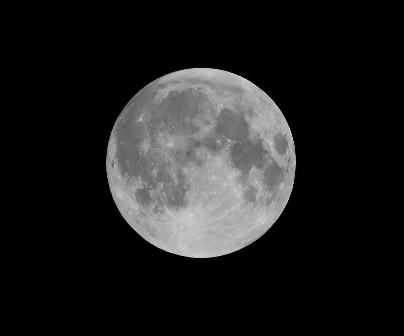 Supermoon 2015 UK Copyright Chris Bushe