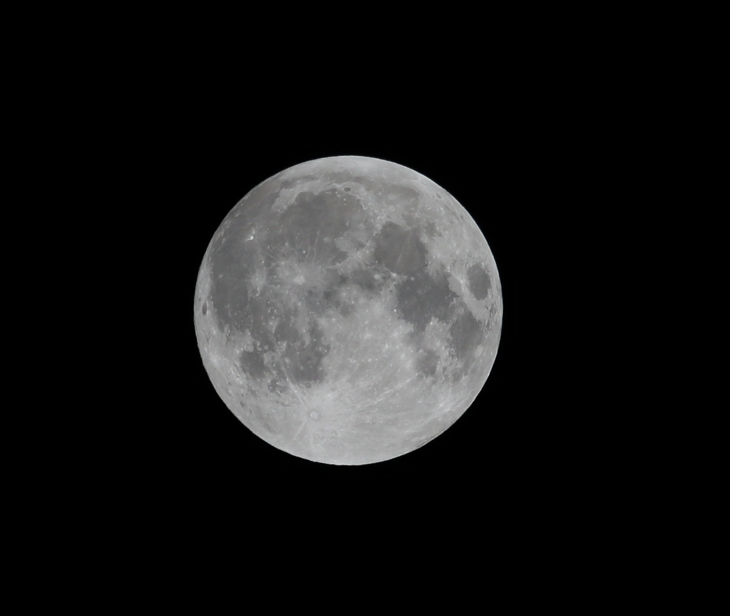 Supermoon 2015 UK Copyright Chris Bushe